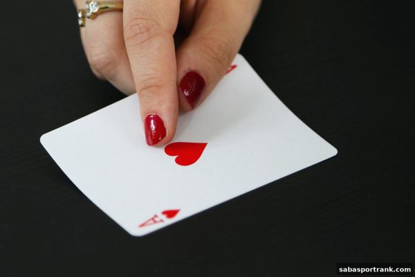探索棋牌游戏制胜之道：沙巴体育官网网带你解析报牌频率与策略优化